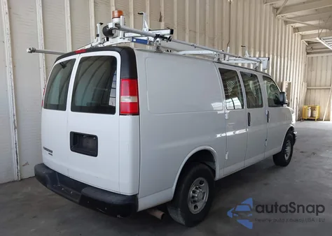 2015 Chevrolet Express 2500 Work Van z USA, uszkodzony, nr VIN 1GCWGFCF9F1277631